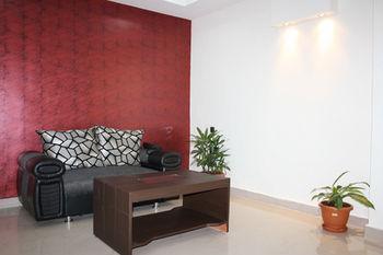 Falcons Nest Service Apartment *