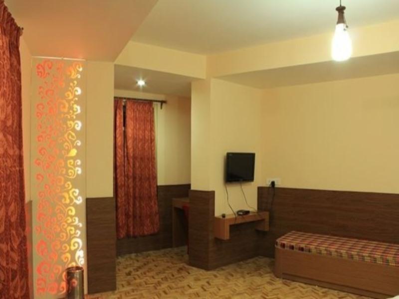Hotel Fabexpress Manny's Palace