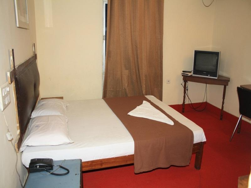 Hotel Rainbow Saphire Lakdikapul