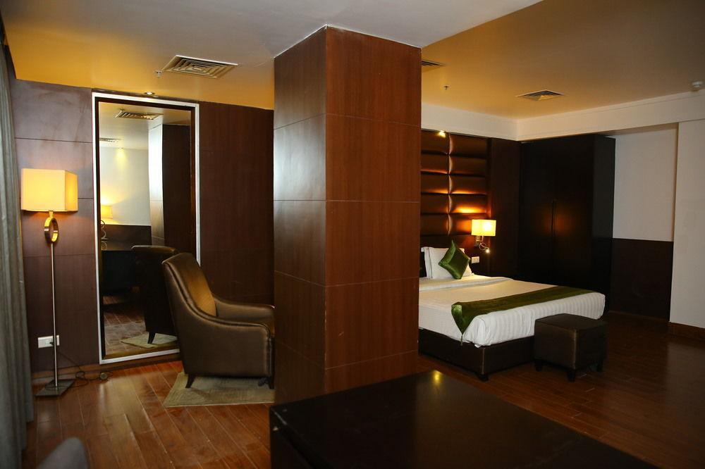 Capital O 9960 Hotel Grand Himayat Hotel