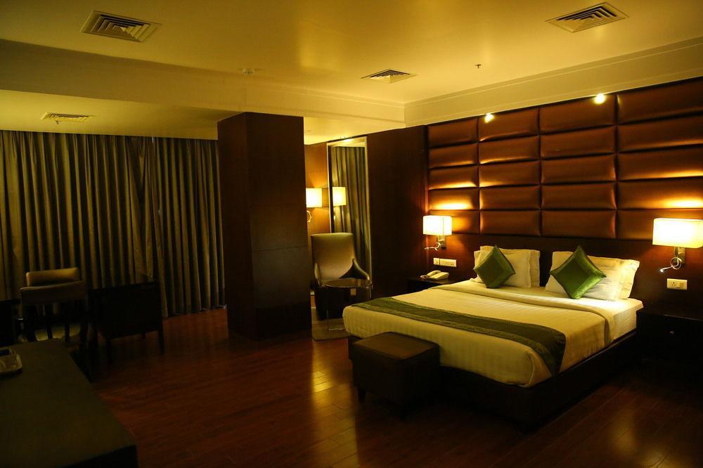 Capital O 9960 Hotel Grand Himayat Hotel 3*