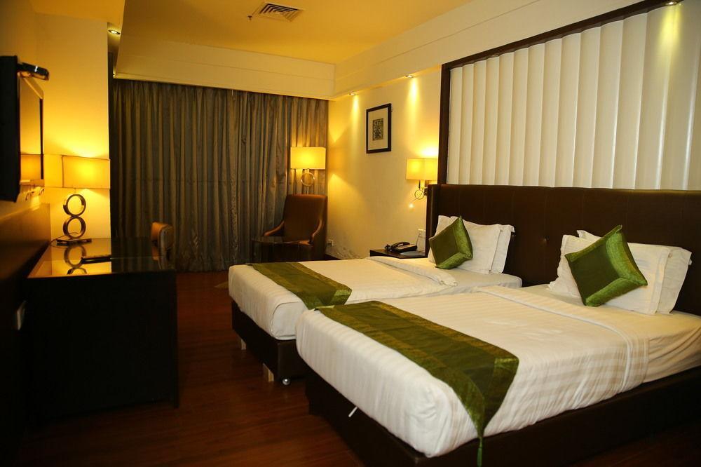 Capital O 9960 Hotel Grand Himayat 3*