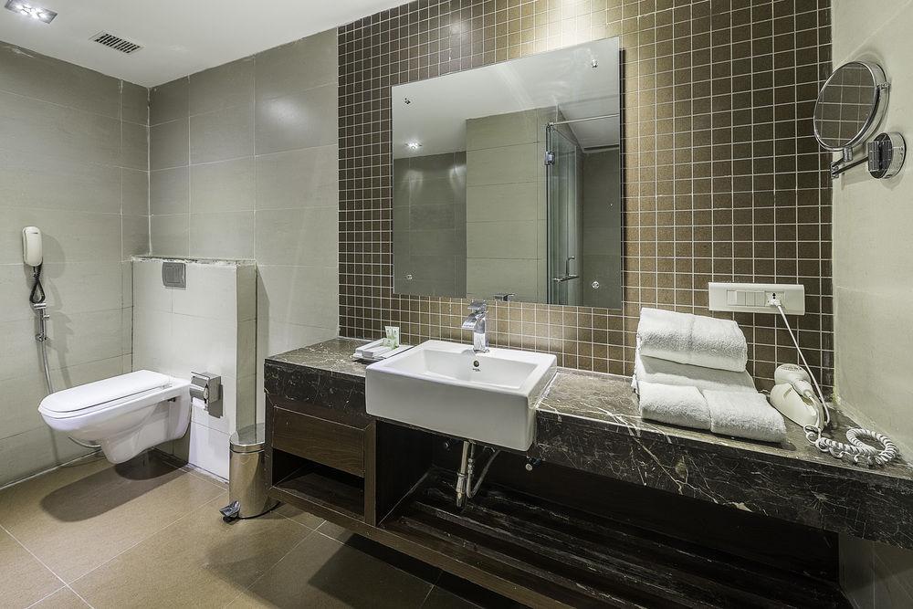 Capital O 9960 Hotel Grand Himayat Hotel 3*