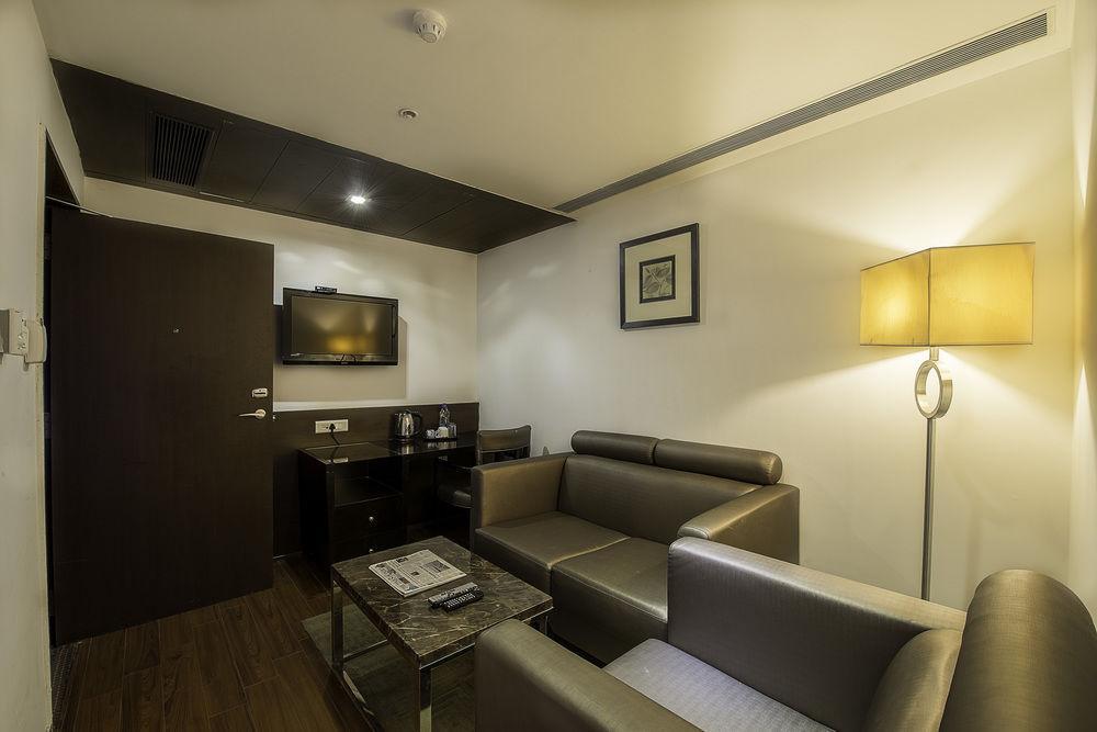 Capital O 9960 Hotel Grand Himayat 3* Hyderabad