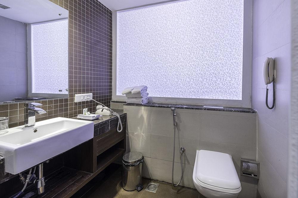 Capital O 9960 Hotel Grand Himayat Hotel Hyderabad