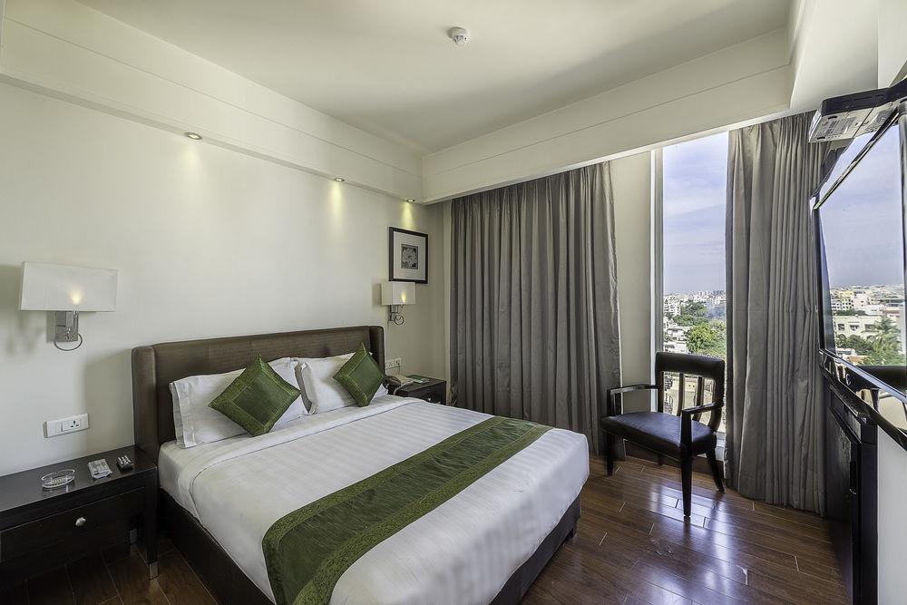 Capital O 9960 Hotel Grand Himayat 3*