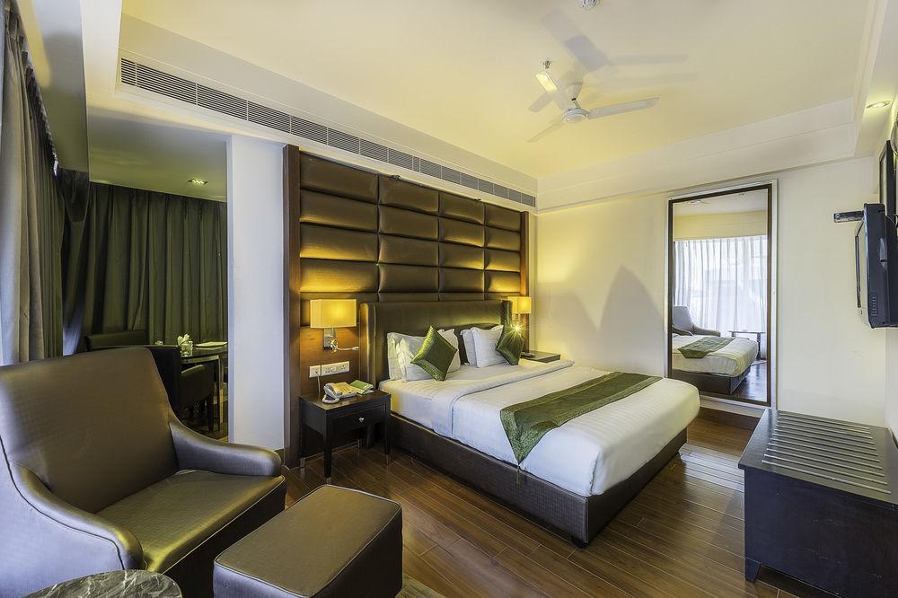 Capital O 9960 Hotel Grand Himayat 3*