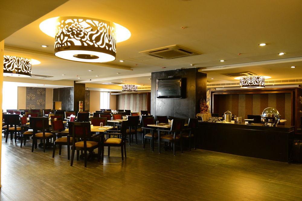 Capital O 9960 Hotel Grand Himayat 3* Hyderabad