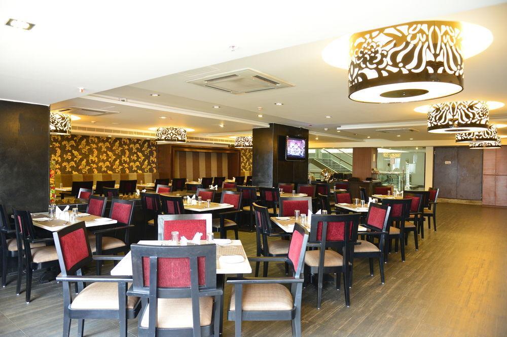 Capital O 9960 Hotel Grand Himayat Hotel 3*