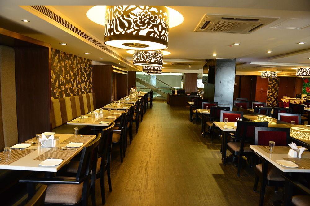 Capital O 9960 Hotel Grand Himayat Hotel