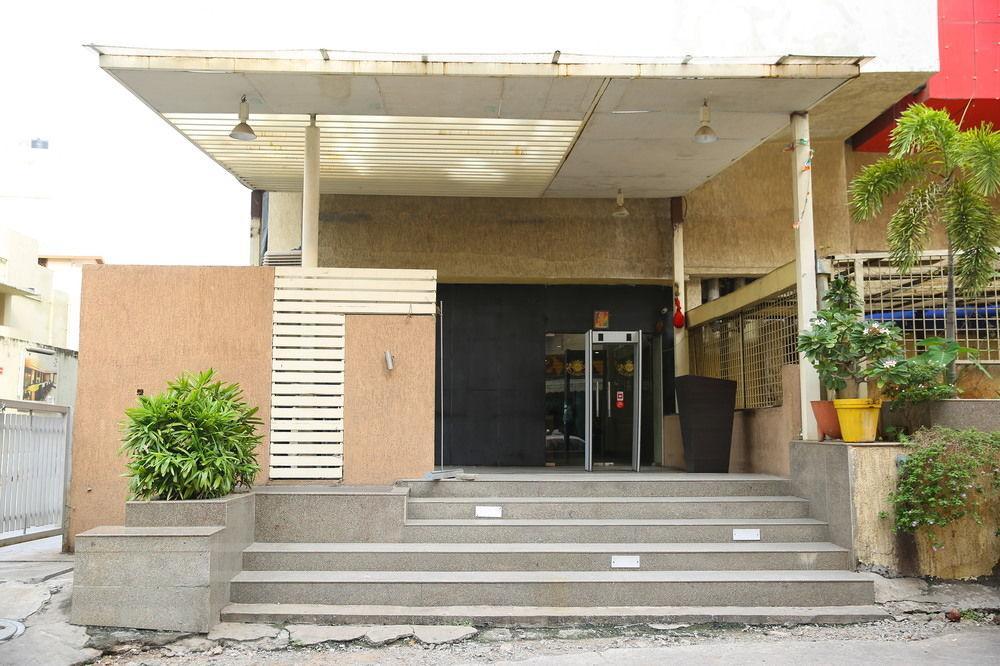 Capital O 9960 Hotel Grand Himayat 3* Hyderabad