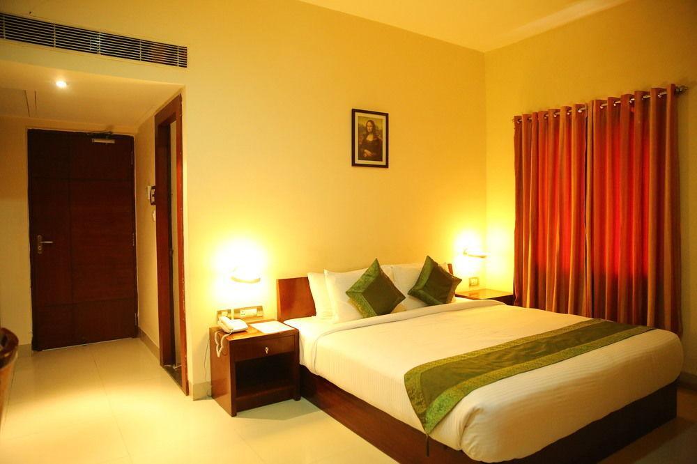 Oyo Townhouse 9 Hitech Hotel 3*