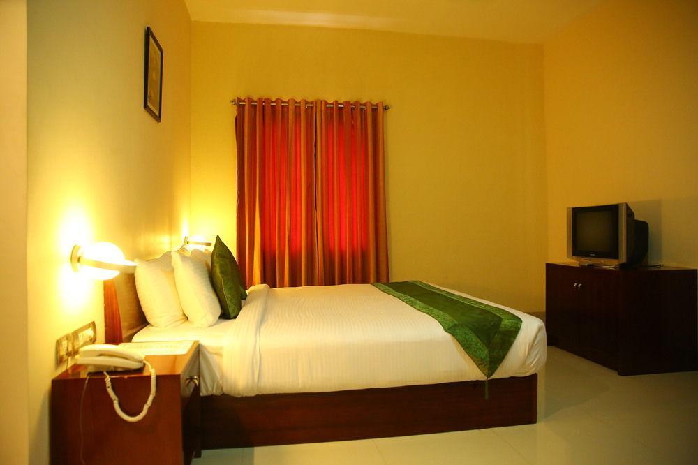 Oyo Townhouse 9 Hitech Hotel 3*