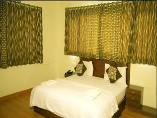 18 Square View Boutique