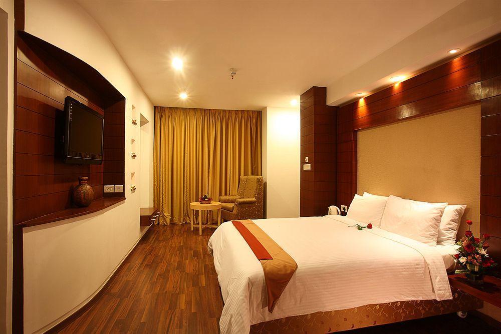 Hotel Katriya De Royal