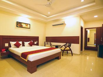 Oyo Basheerbagh Hotel 3*