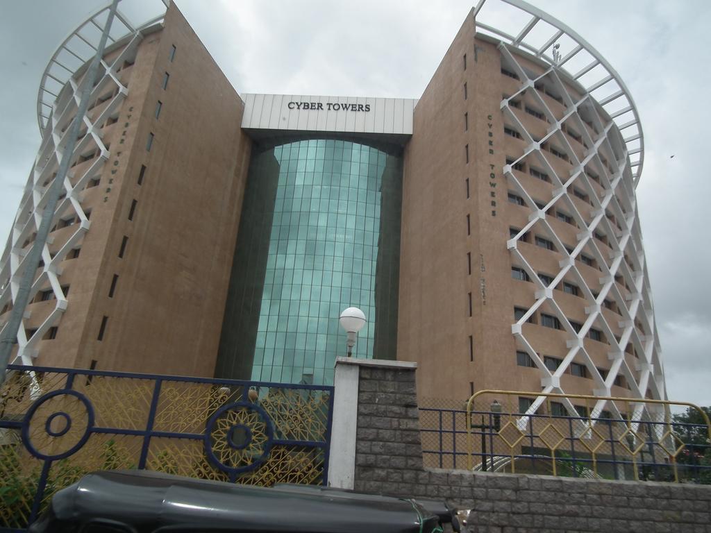 Apartment Hitech Shilparamam