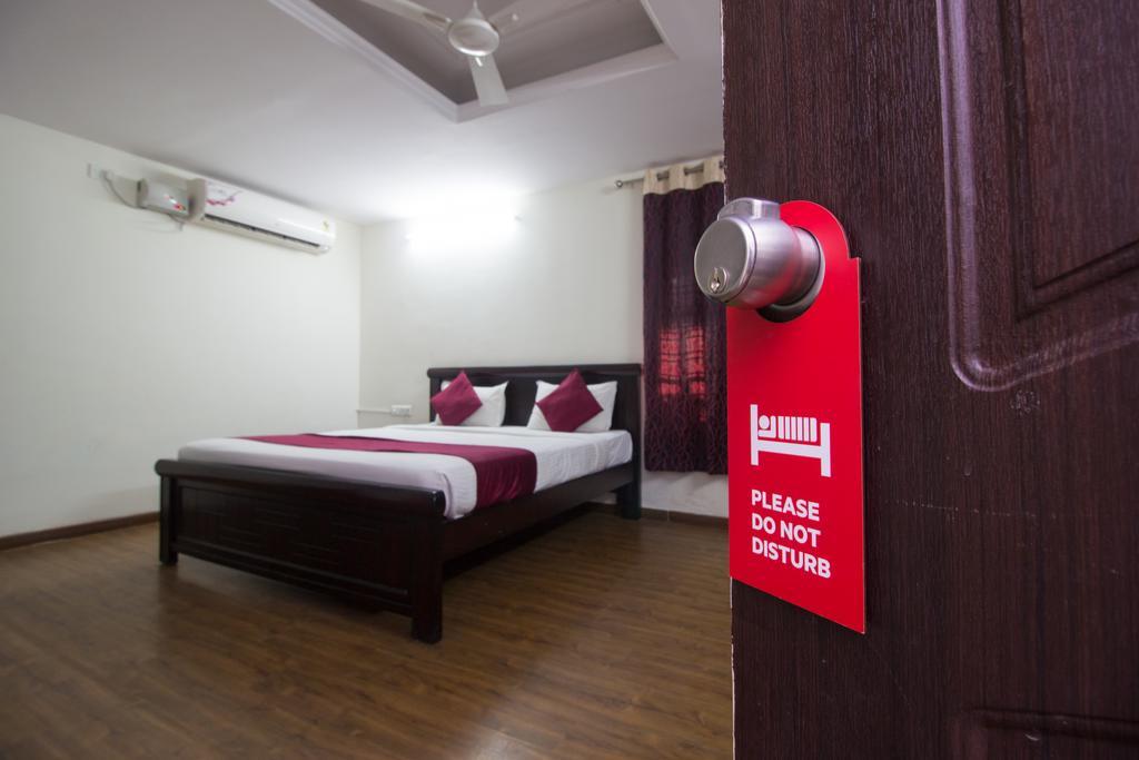 Oyo 4183 Queens Court * Hyderabad