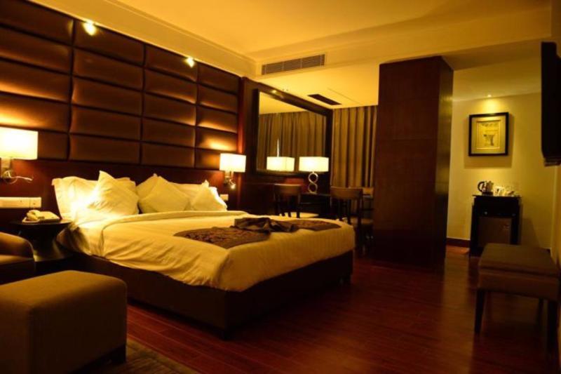 Hotel Capital O 9960 Hotel Grand Himayat 3*