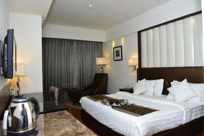 Capital O 9960 Hotel Grand Himayat 3*