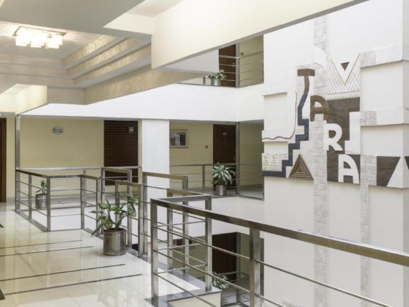 Oyo Townhouse 9 Hitech Hotel