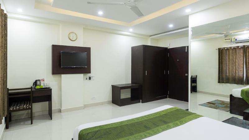 Oyo Townhouse 9 Hitech Hotel