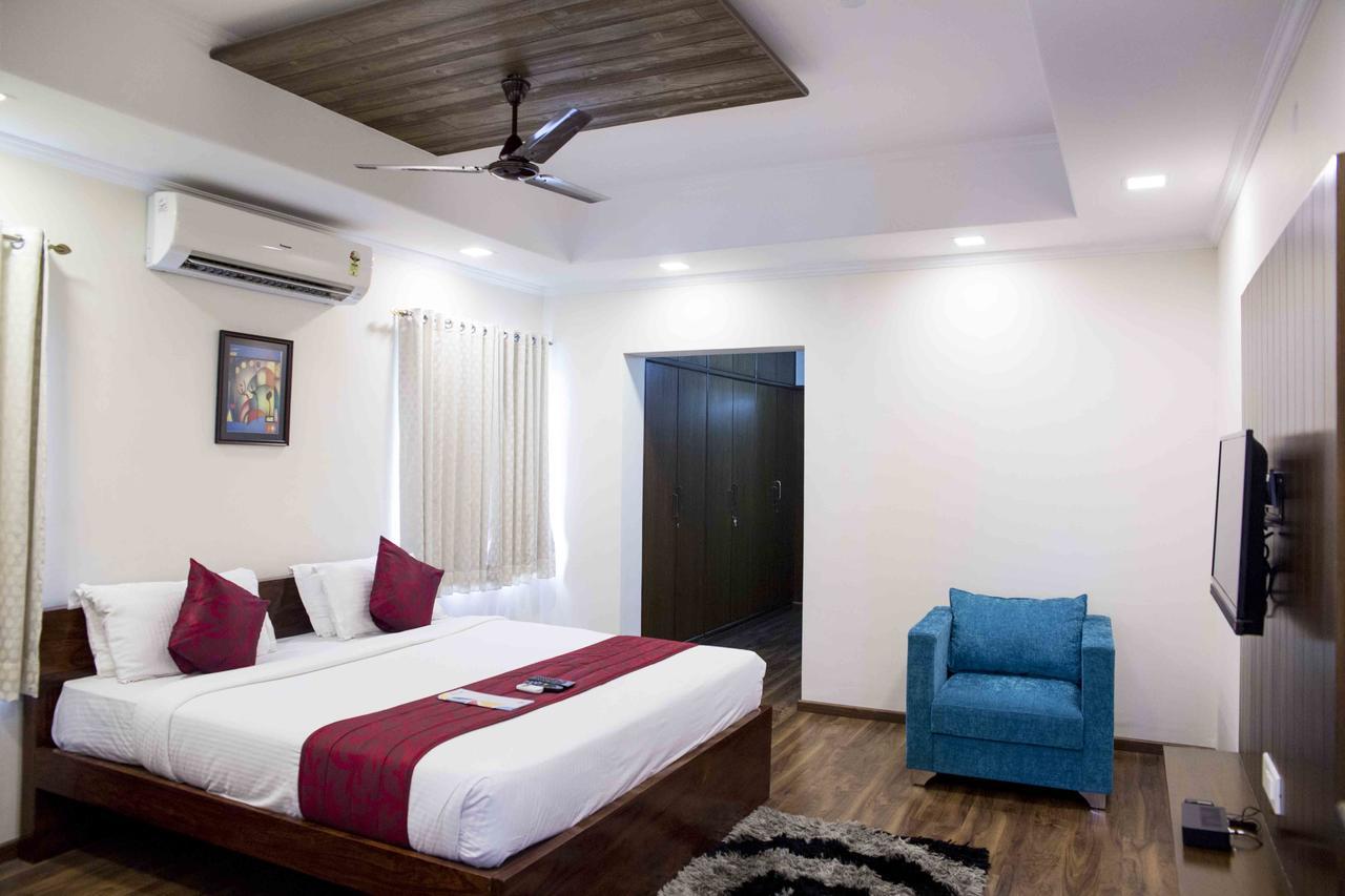 Skyla Service Road No.10 Banjara Hills Near Indo-american Hospital Apartment