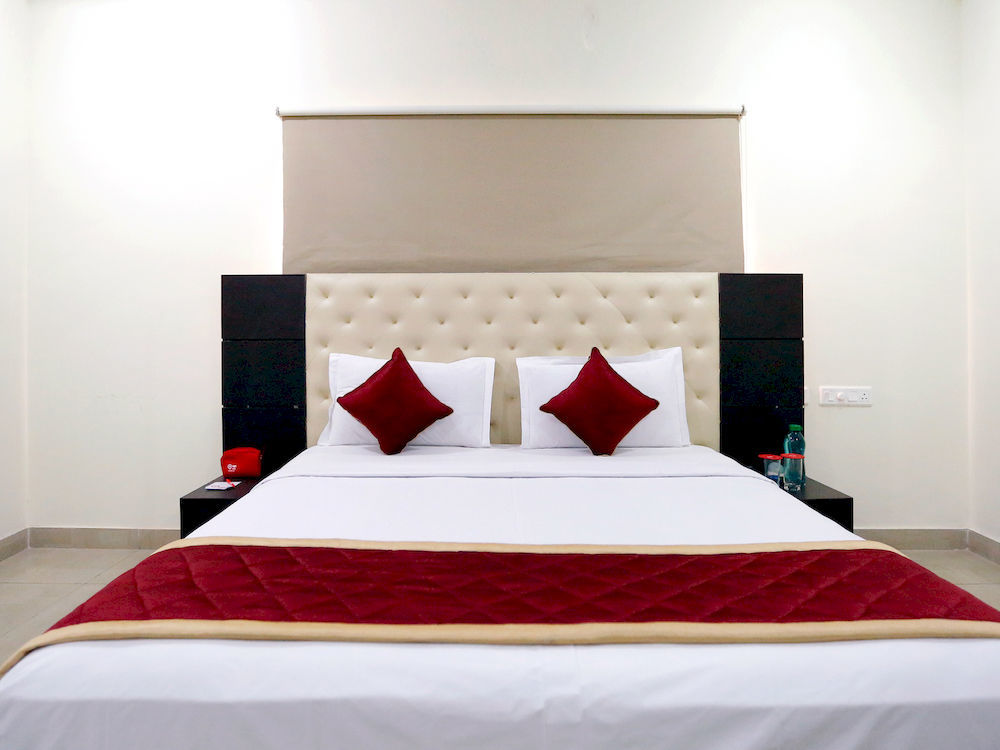 Hotel Oyo 588 Kmr Hospitality Services