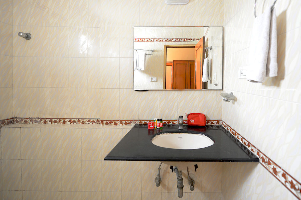 Oyo Secretariat Hotel Hyderabad