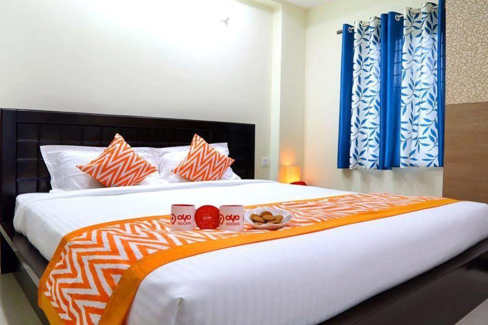 Oyo Hitech City Hotel 3*