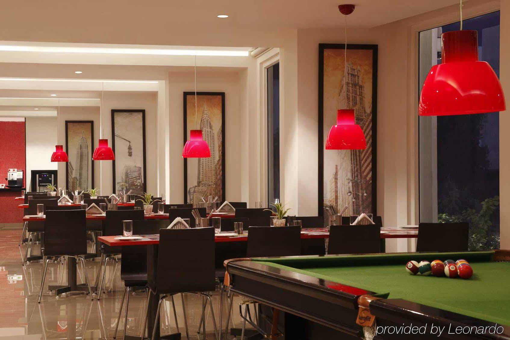 Red Fox By Lemon Tree Hotels, Hotel