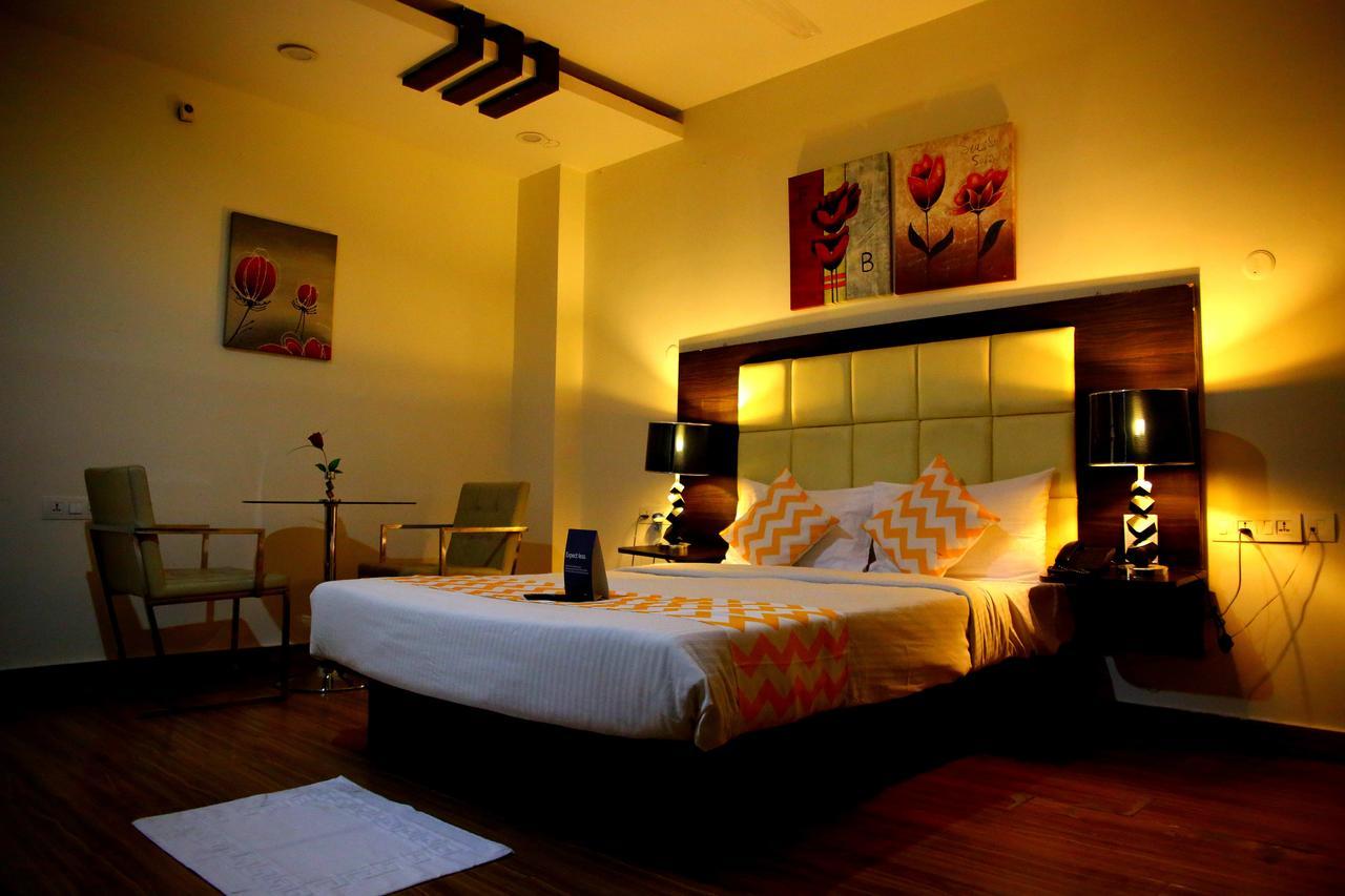 Fabhotel V Hitech Hotel