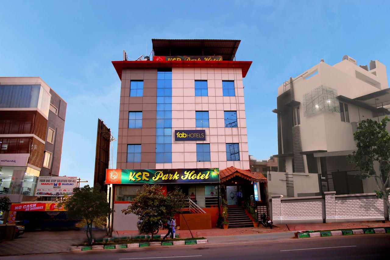 Hotel Fabhotel V Hitech