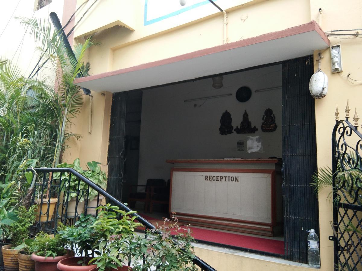 Lodge Srinivasa Hyderabad