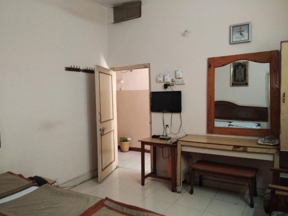 Lodge Srinivasa *
