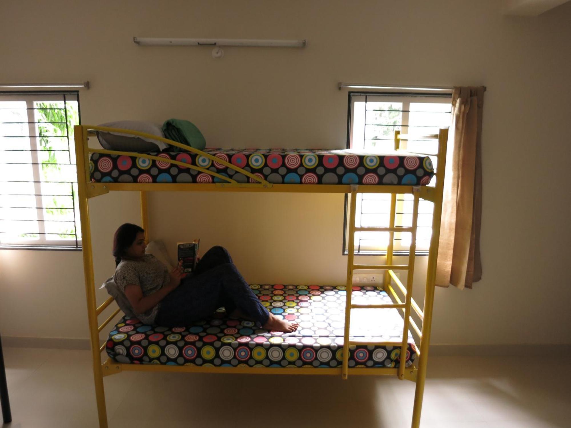 Hostel Beehive Commune