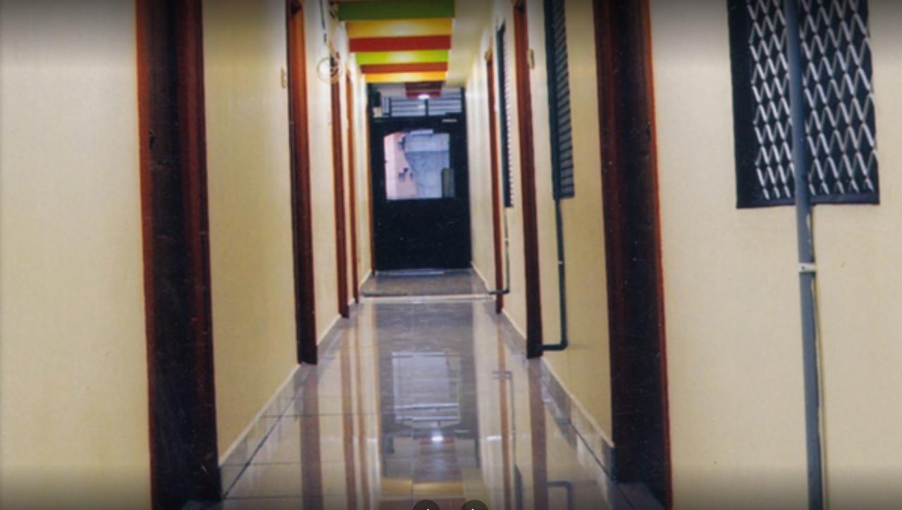 Divya Hotel *