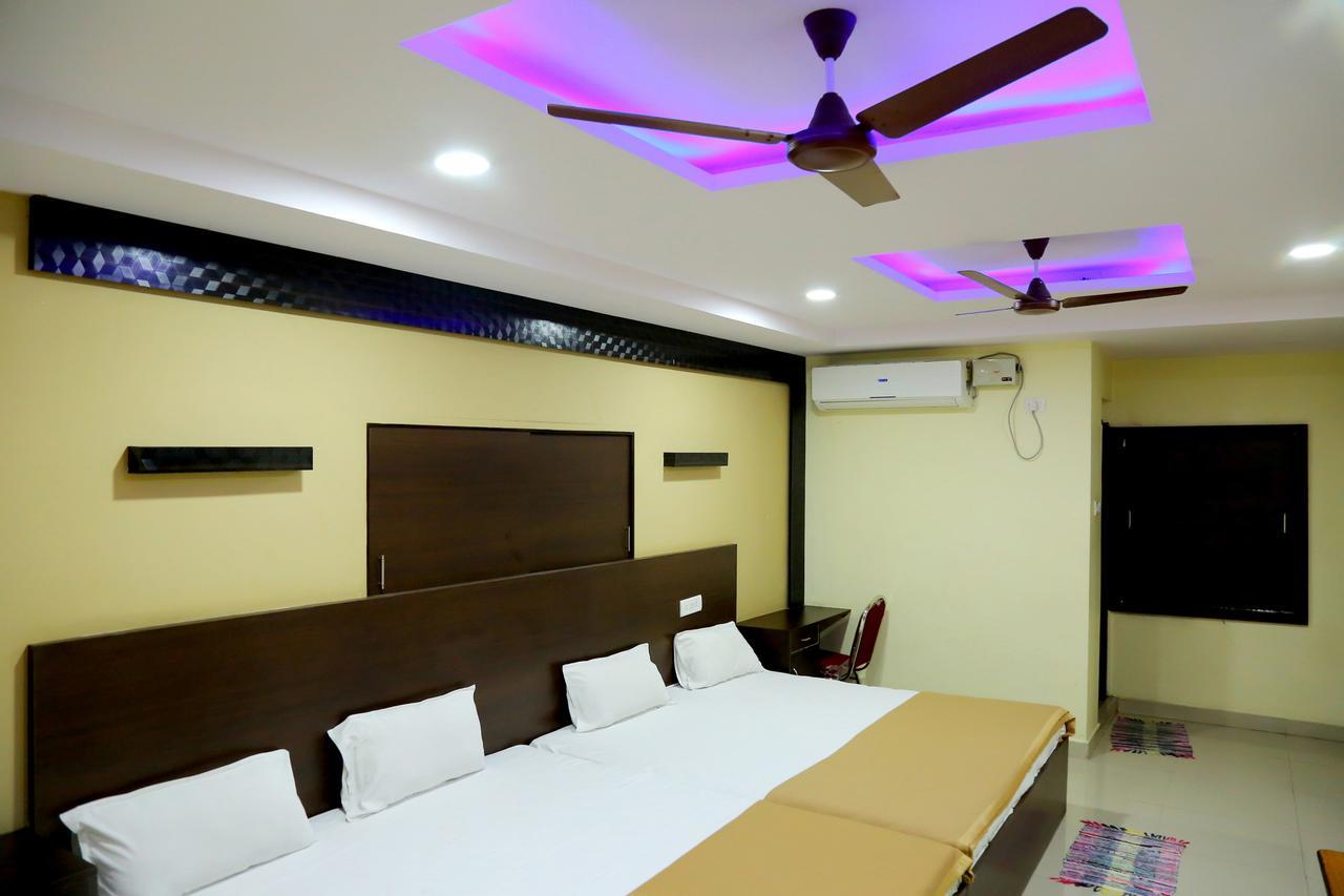 Divya Hotel *