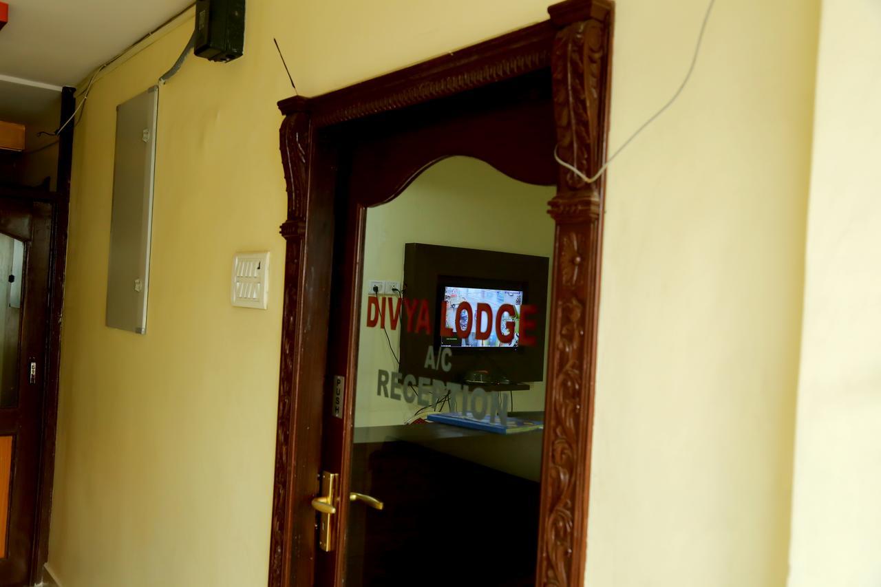 Hotel Divya *