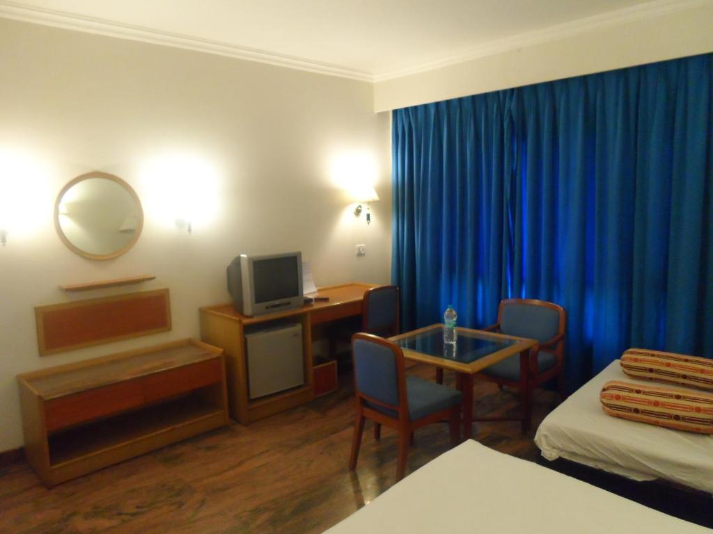 Kamat Lingapur Hotel
