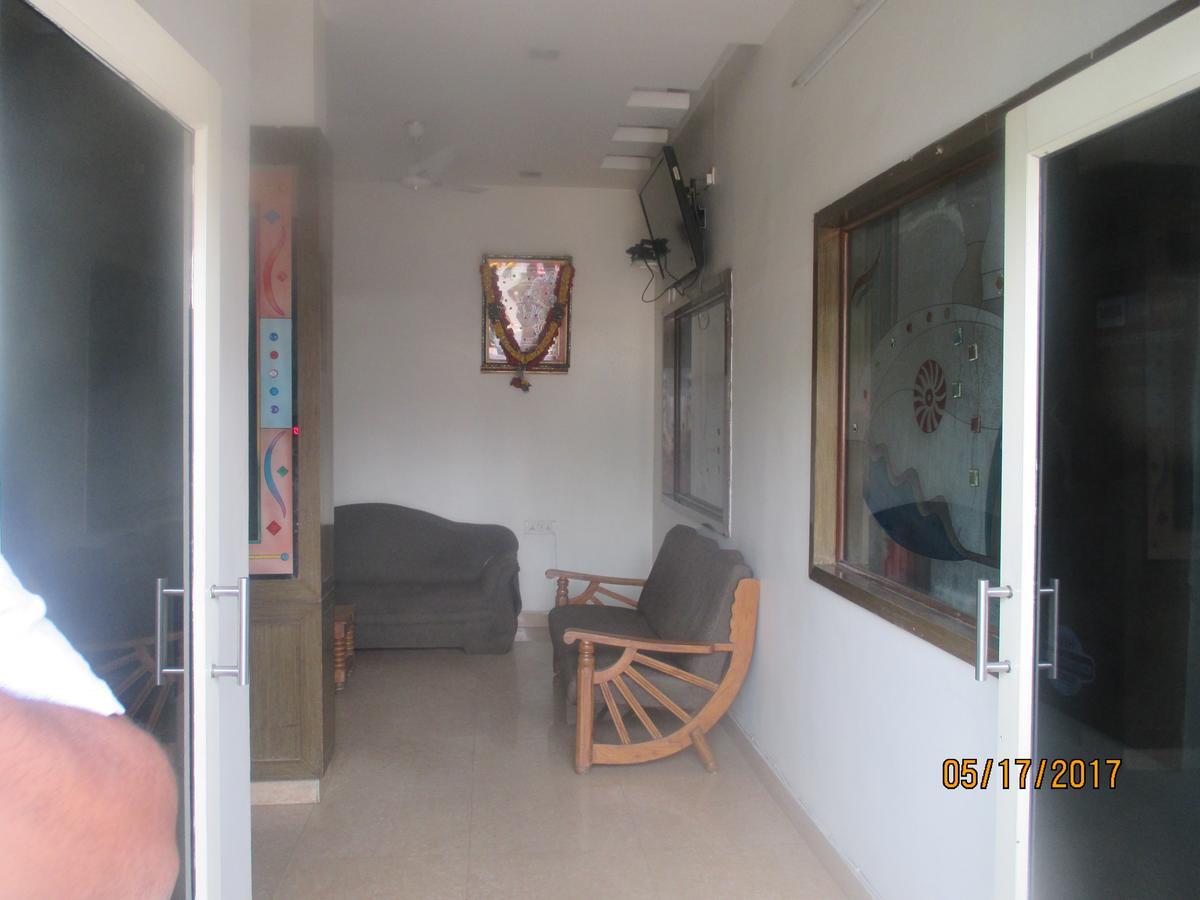 Sri Sai Ganesh Lodge *
