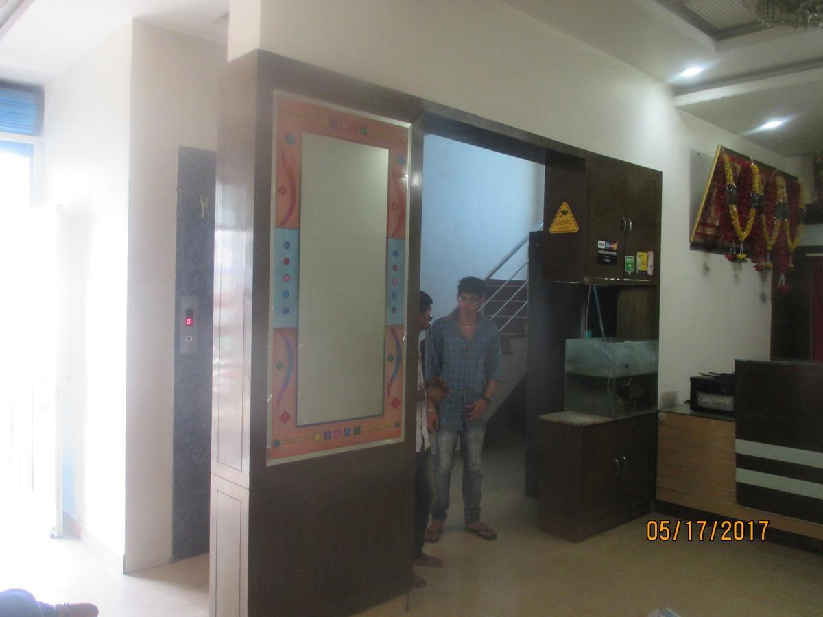 Lodge Sri Sai Ganesh *