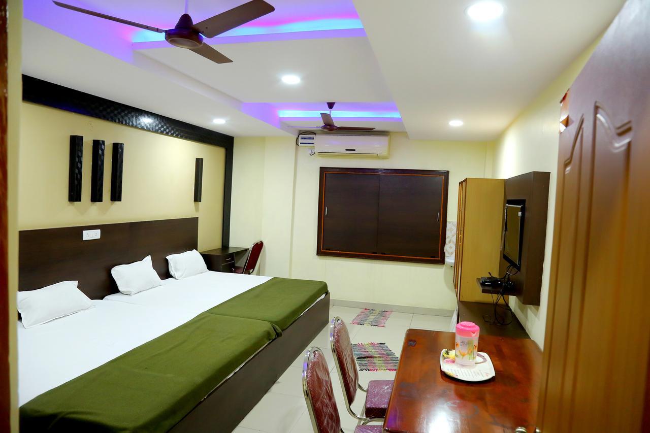Divya Hotel *