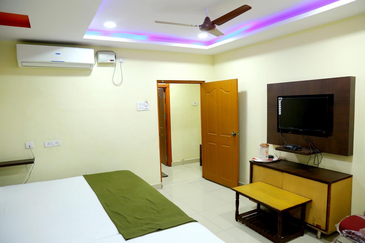 Divya Hotel *