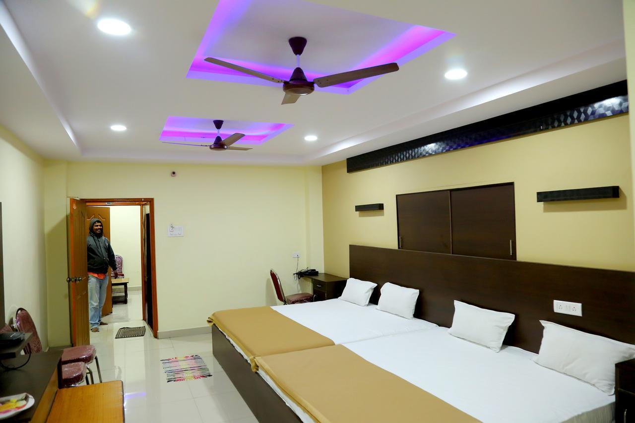 Divya Hotel *