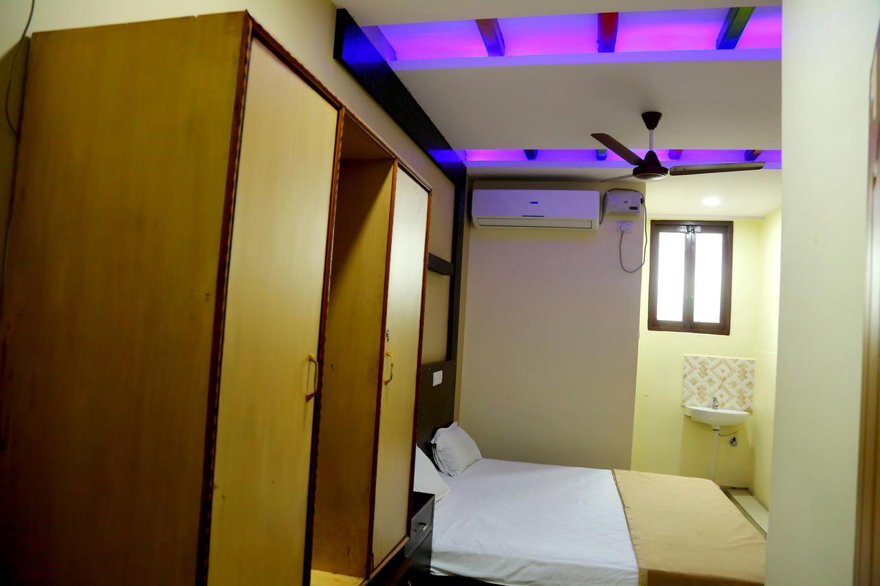 Divya Hotel *