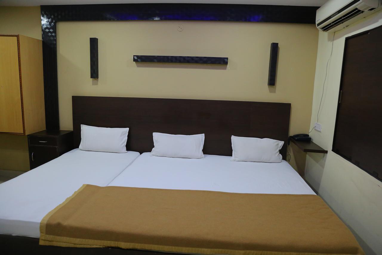 Divya Hotel *
