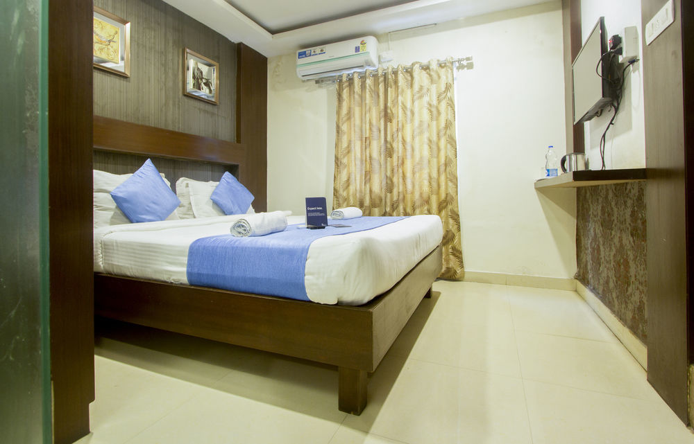 Vaccinated Staff - Capital O 18592 M 3* Hyderabad