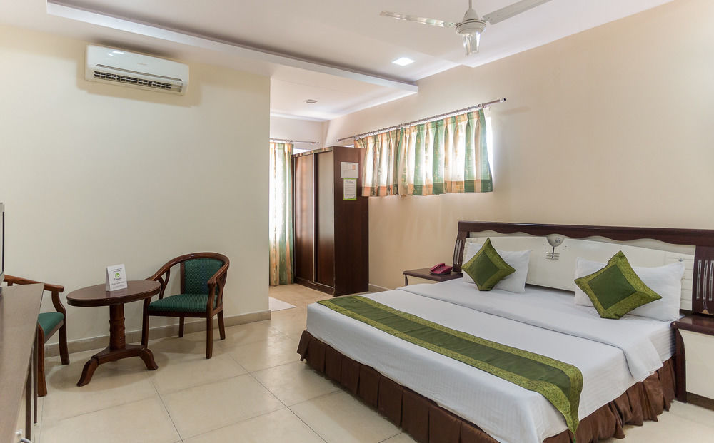 Hotel Treebo Sravya Residency 3*