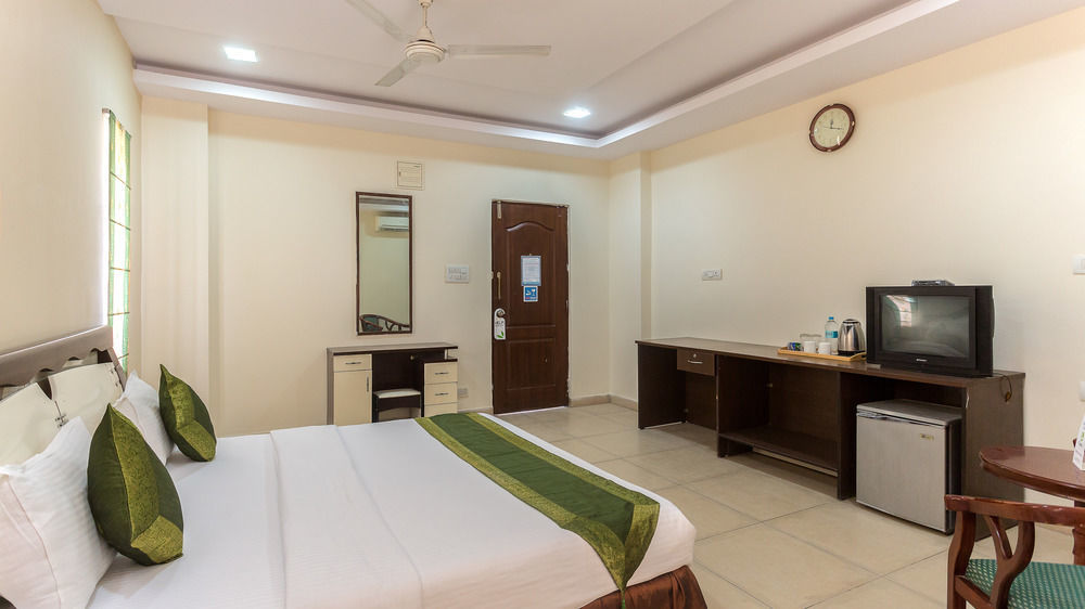 Hotel Treebo Sravya Residency 3*